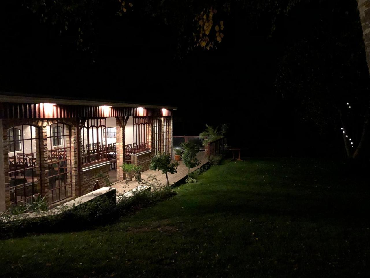 Husargårdens Bed&Breakfast Sjöbo Eksteriør bilde